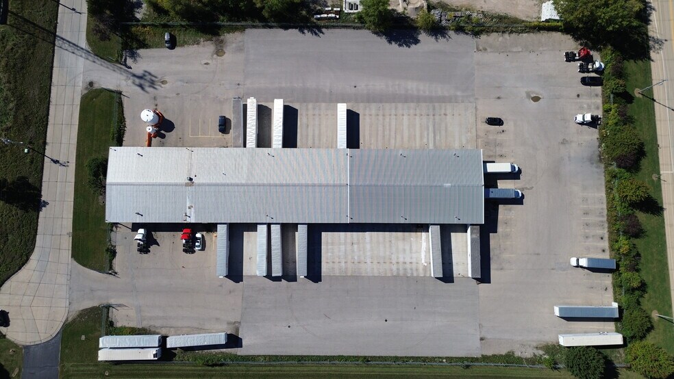 More Photos Of 1880 Stillman Dr, Oshkosh Truck Terminal For Lease