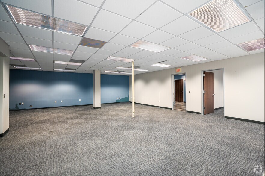 More Photos Of 2626 Glenwood Ave, Raleigh Office For Lease