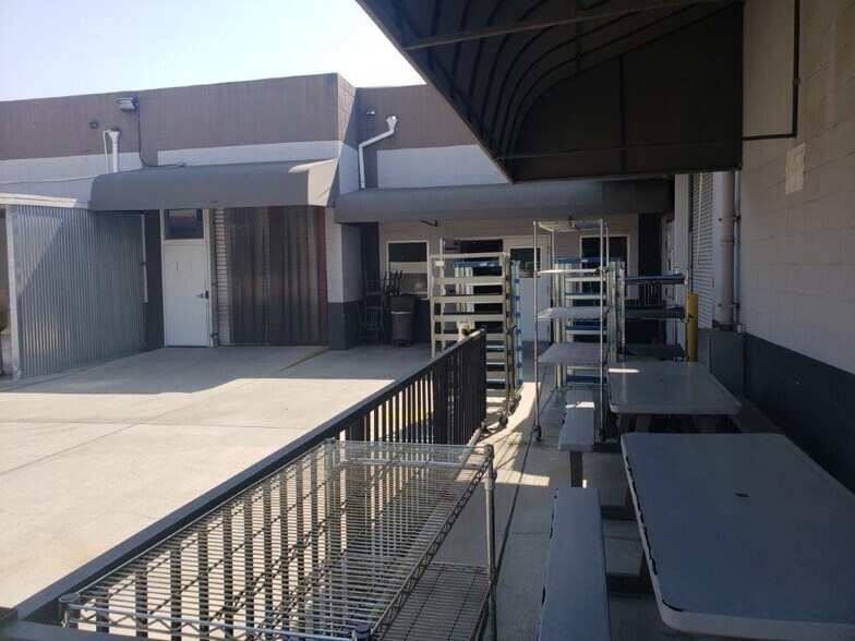 More Photos Of 1020 Chestnut St, Burbank Light Distribution For Lease