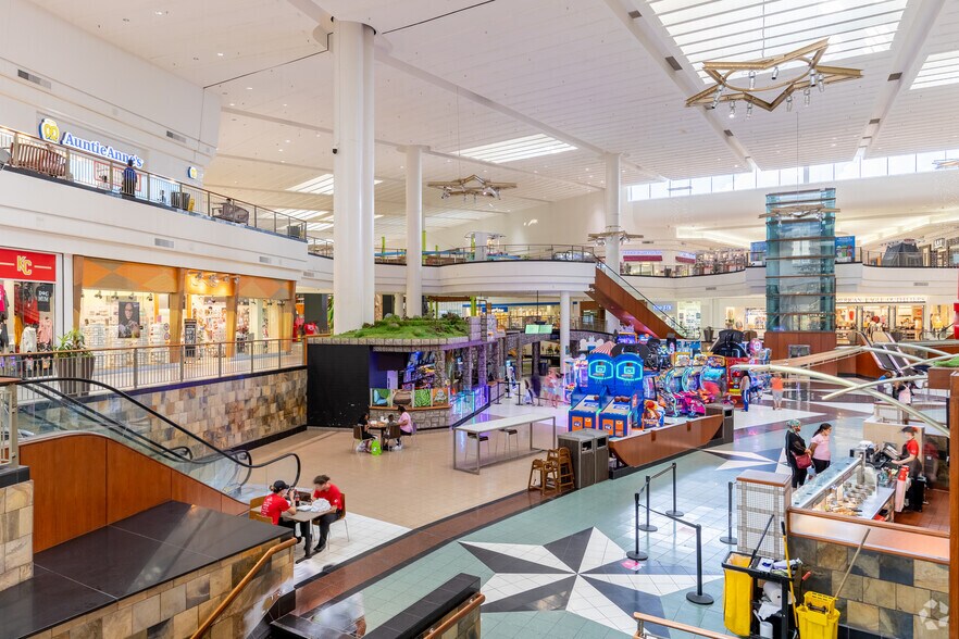 More Photos Of 18813 E 39th St, Independence Unknown For Lease