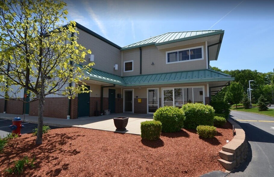 Primary Photo Of 232 N Broadway, Salem Self Storage For Lease