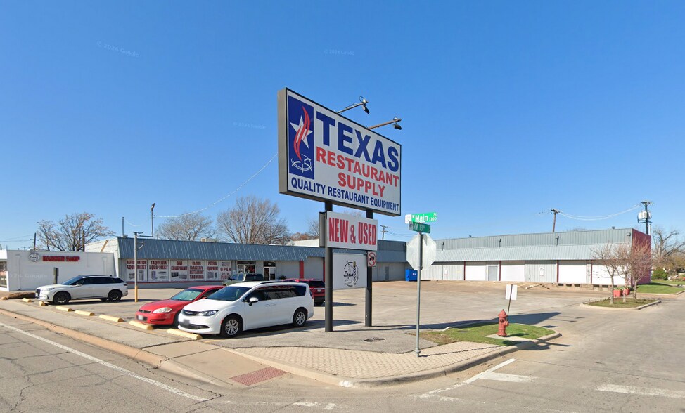 More Photos Of 105-109 NW 13th St, Grand Prairie Showroom For Lease