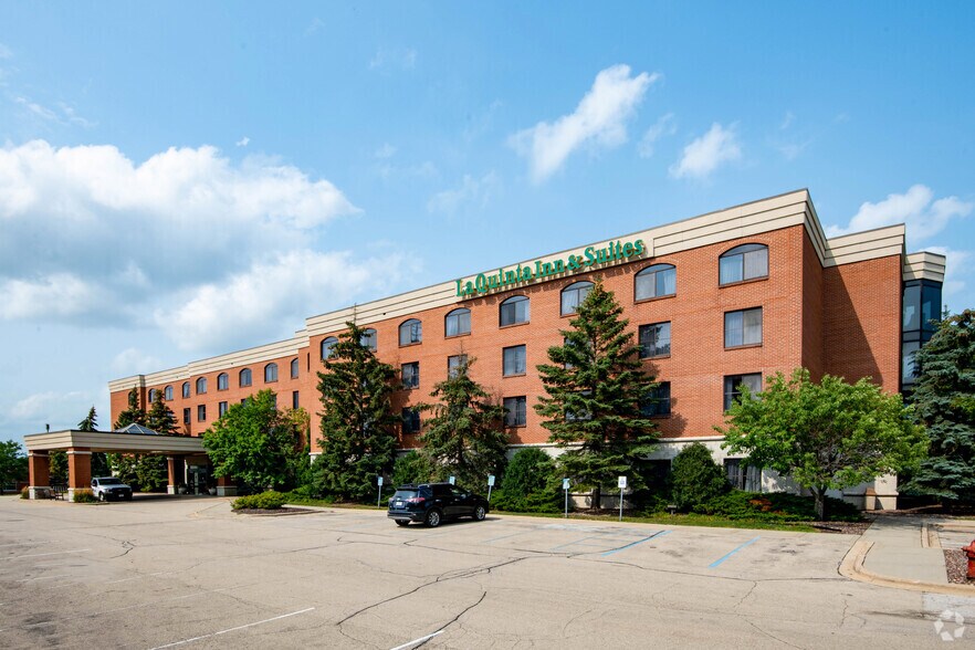 More Photos Of 5217 E Terrace Dr, Madison Hotel For Sale