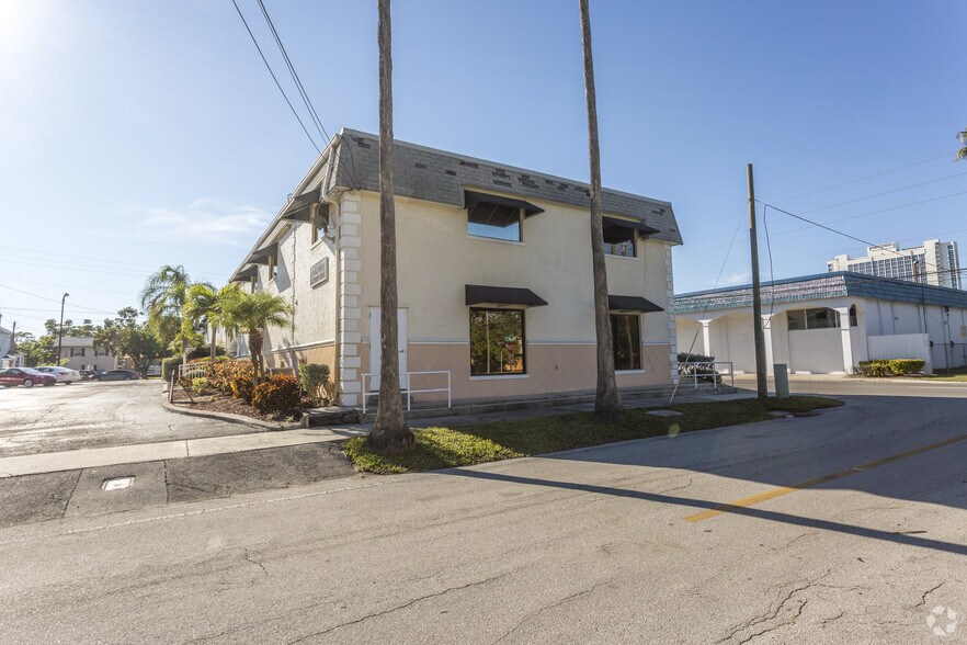 More Photos Of 2502 2nd St, Fort Myers Unknown For Lease