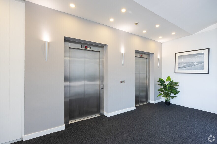 More Photos Of 200 Brook Dr, Reading Coworking Space