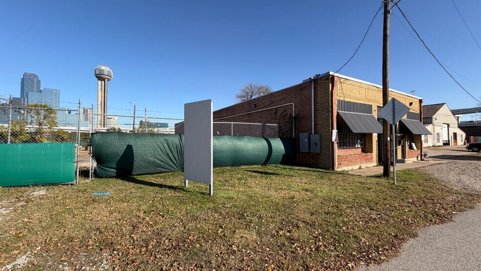 More Photos Of 310 Rock Island St, Dallas Flex For Lease