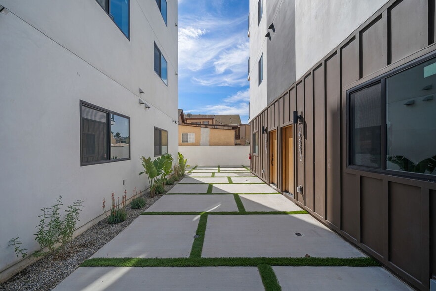 More Photos Of 1933 Magnolia Ave, Los Angeles Apartments For Sale