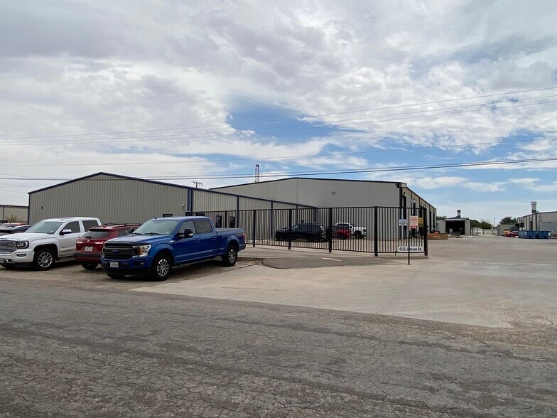 More Photos Of 4320 Johnson Rd, Odessa Warehouse For Sale