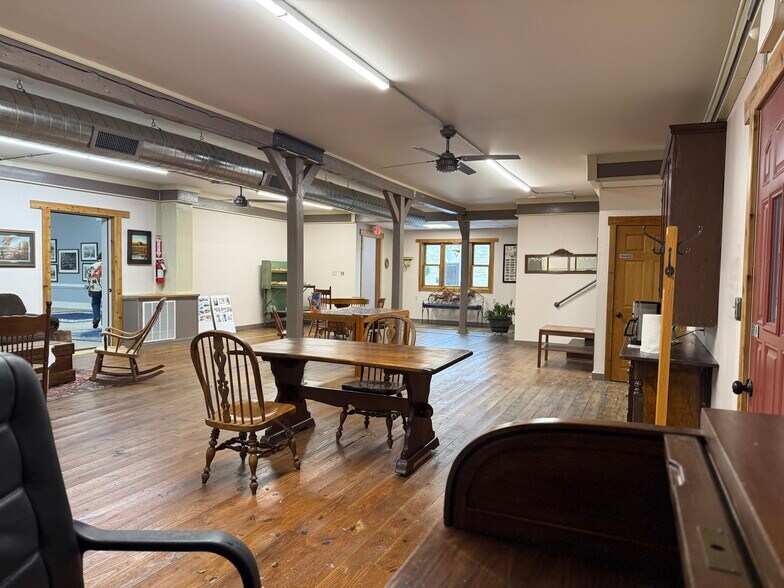 More Photos Of 106 Water St, Lake Mills General Retail For Sale