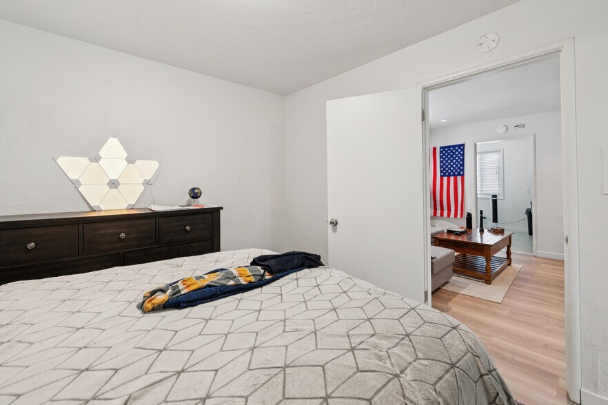 More Photos Of 1140 El Camino Real, Burlingame Apartments For Sale