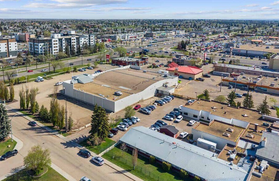 More Photos Of 10105 137th Ave NW, Edmonton Flex For Sale