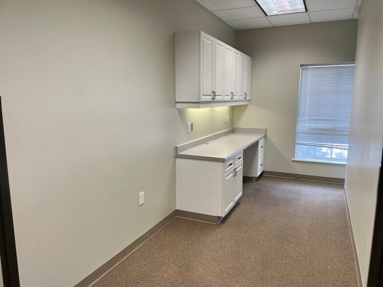 More Photos Of 613 Russell Blvd, Nacogdoches Healthcare For Lease