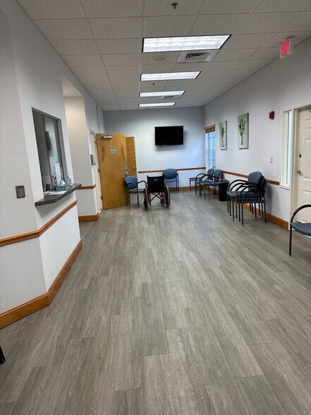 More Photos Of 842 Sunset Lake Blvd, Venice Medical For Lease