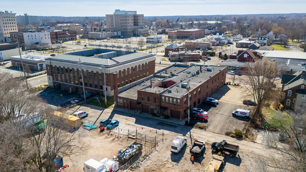 More Photos Of 633 Broad St, Elyria Office Residential For Sale