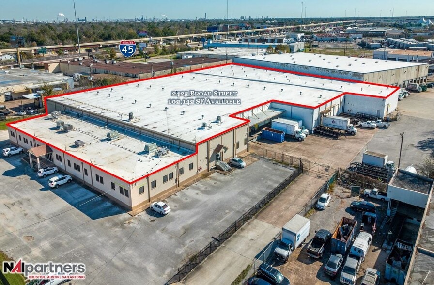 More Photos Of 2425 Broad St, Houston Warehouse For Lease