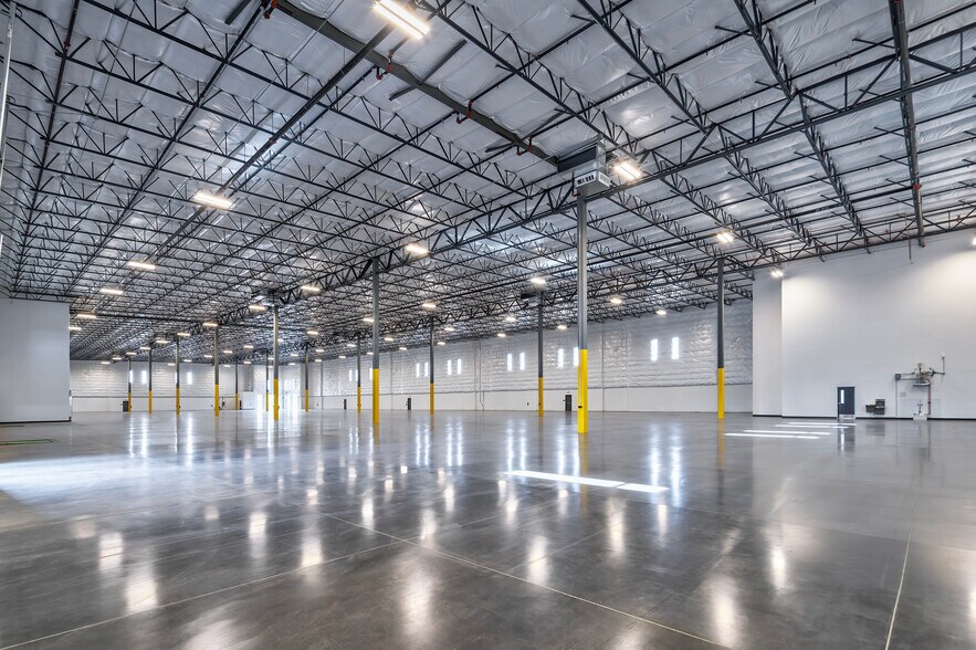 More Photos Of 12730 N Dysart Rd, El Mirage Warehouse For Lease