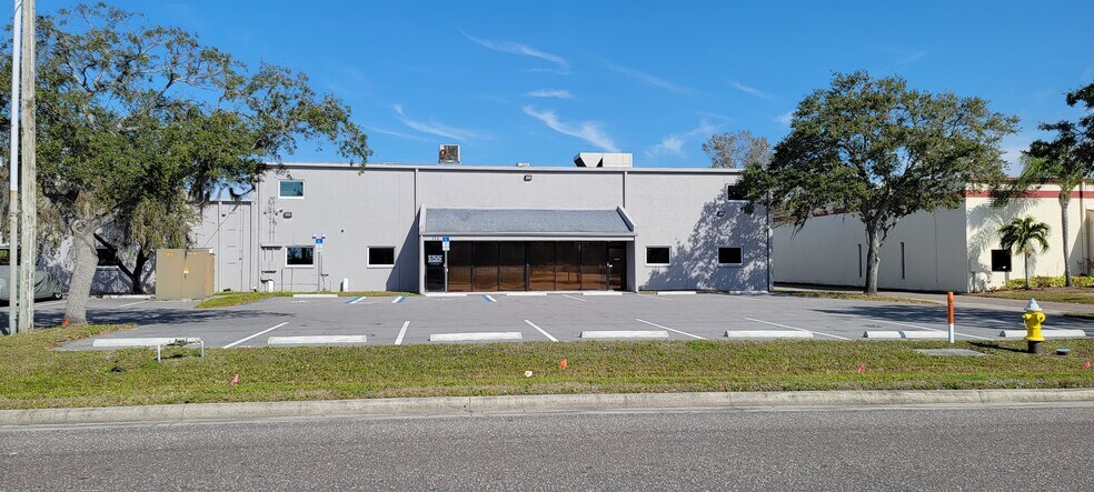 More Photos Of 110-114 Douglas Rd E, Oldsmar Manufacturing For Sale