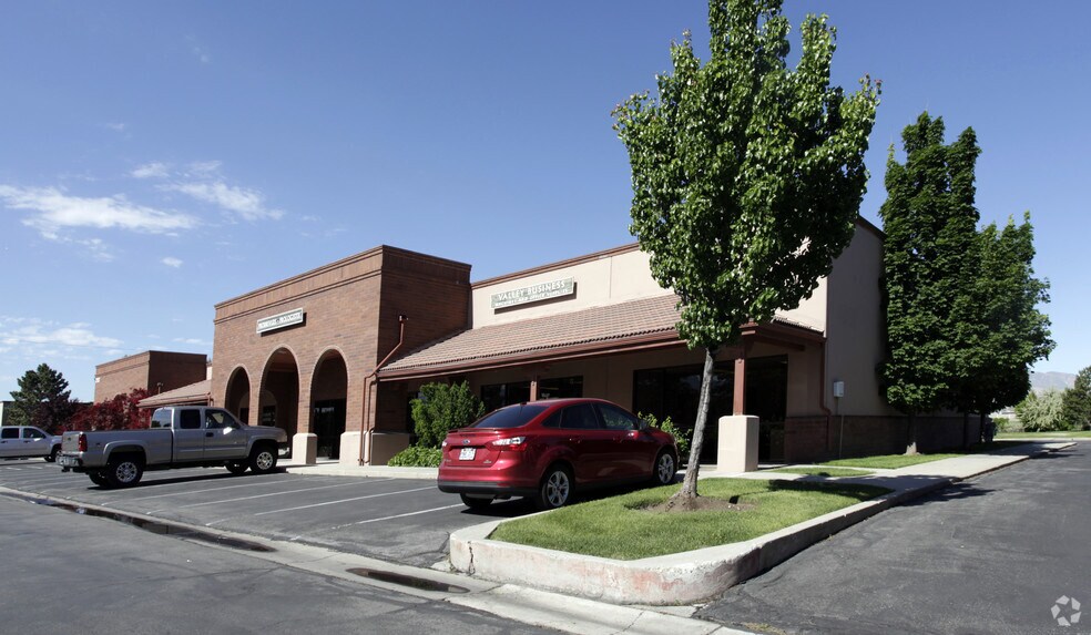 More Photos Of 2712 S 3600 W, Salt Lake City Showroom For Lease