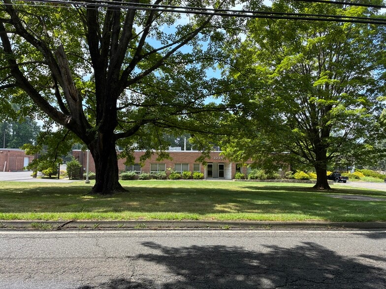 Primary Photo Of 2225 Reservoir Ave, Trumbull Manufacturing For Sale