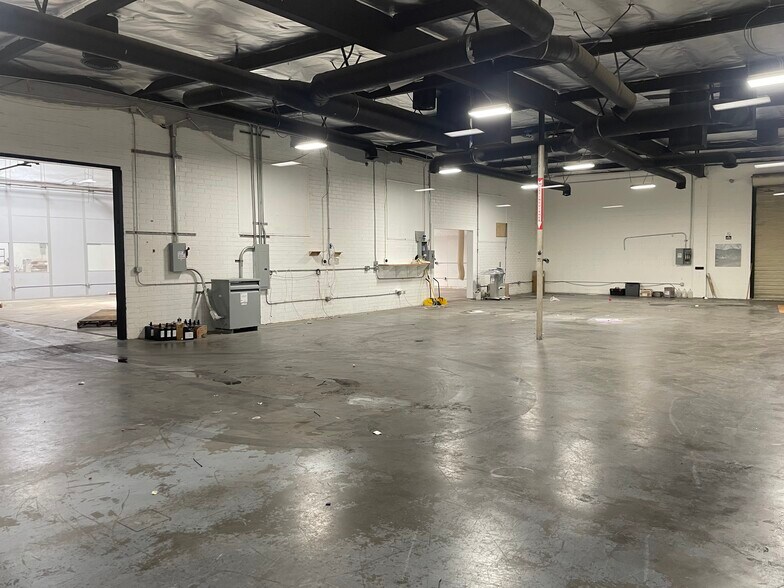More Photos Of 335 W Redondo Beach Blvd, Gardena Manufacturing For Lease