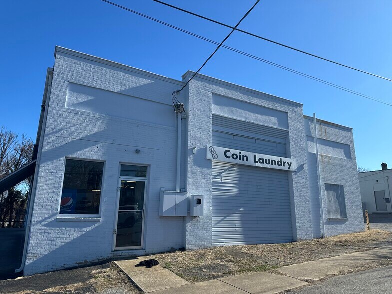 Primary Photo Of 115 Oakley Ave, Lynchburg Showroom For Sale