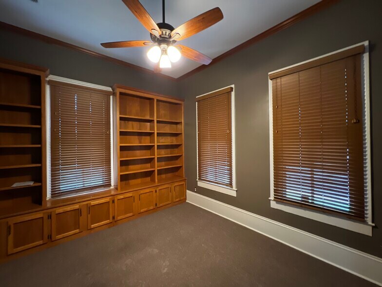 More Photos Of 503 W University Ave, Lafayette Office For Lease