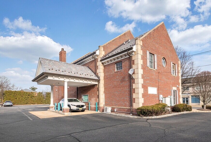 More Photos Of 269 Main St, Madison Bank For Lease