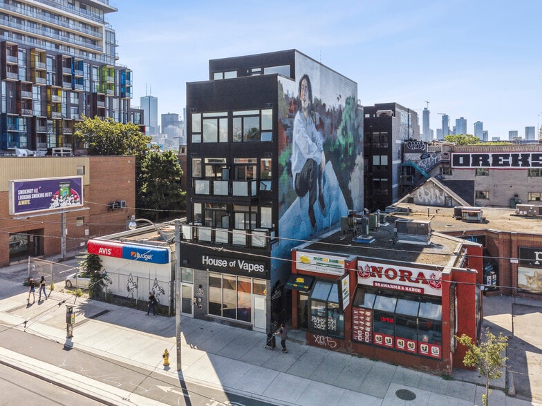 More Photos Of 335 College St, Toronto Apartments For Sale