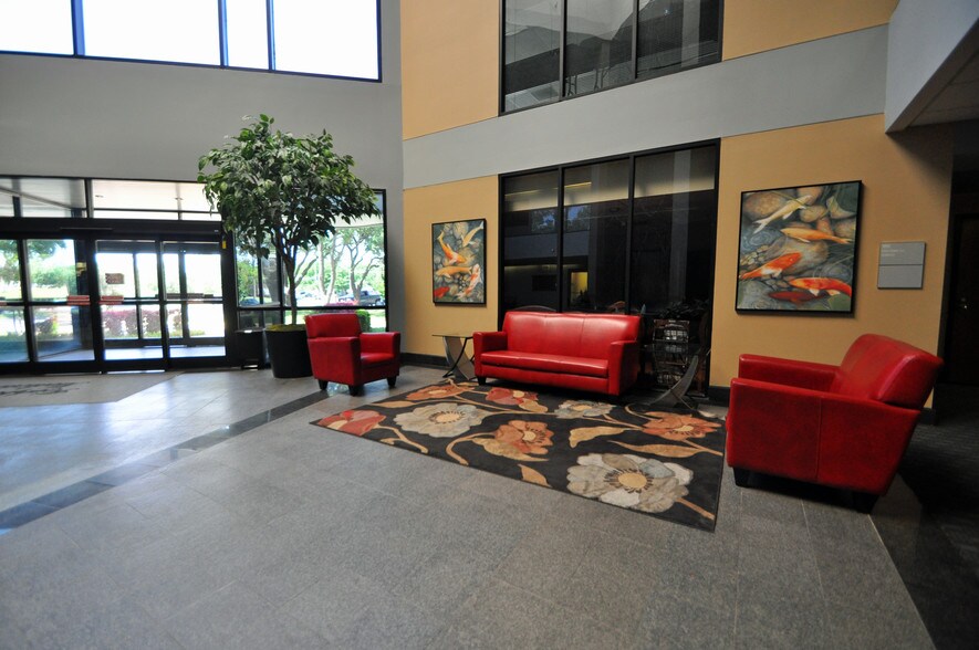 More Photos Of 800 W Arbrook Blvd, Arlington Medical For Lease