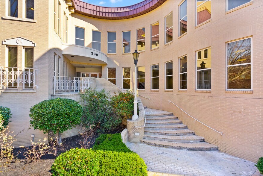 More Photos Of 200 Daingerfield Rd, Alexandria Loft Creative Space For Lease