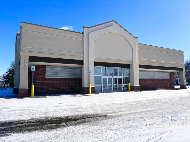 More Photos Of 1490 Lake Ave, Rochester Drugstore For Lease
