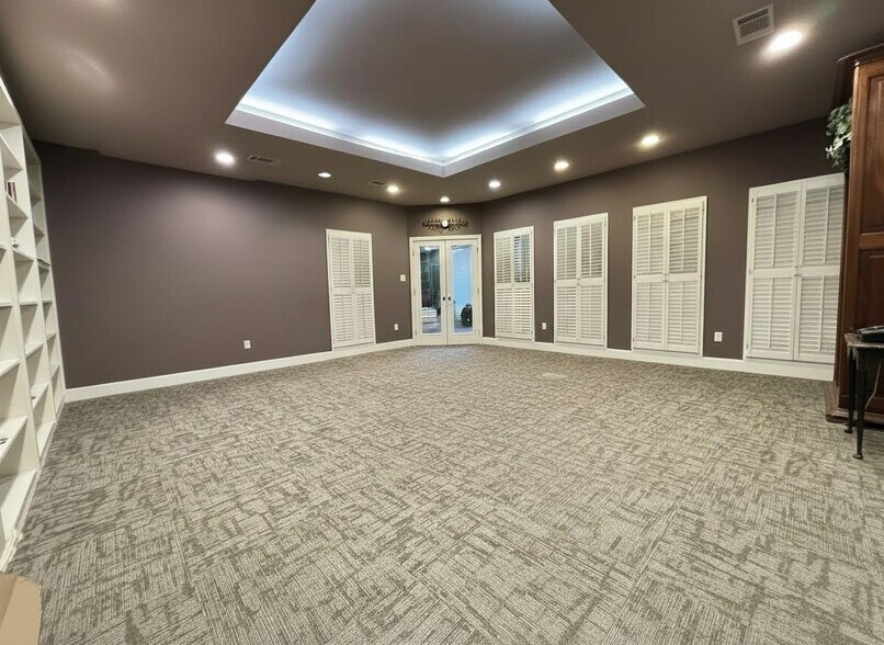 More Photos Of 221 N Houston St, Wharton Office For Sale