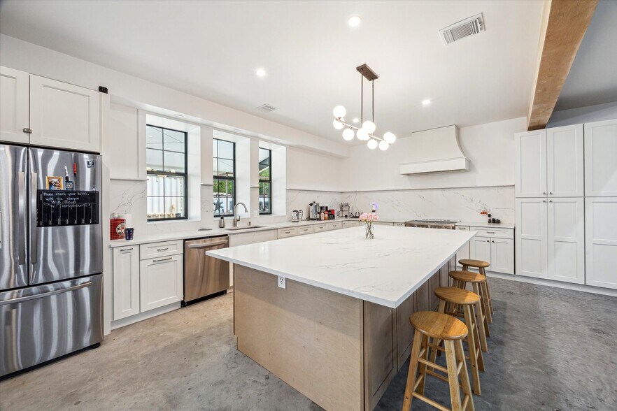 More Photos Of 17810 County Road 125, Pearland Flex For Sale