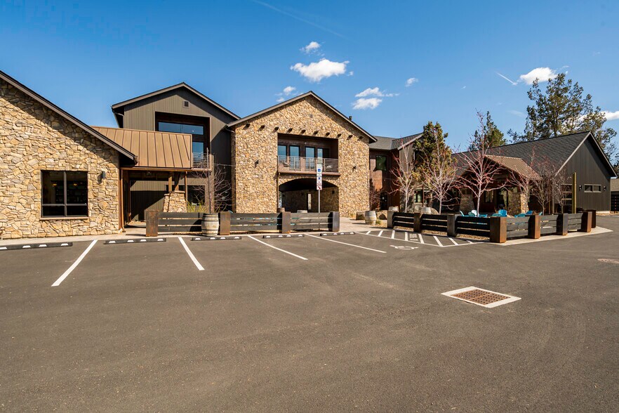 More Photos Of 19885 7th St, Bend Light Manufacturing For Lease