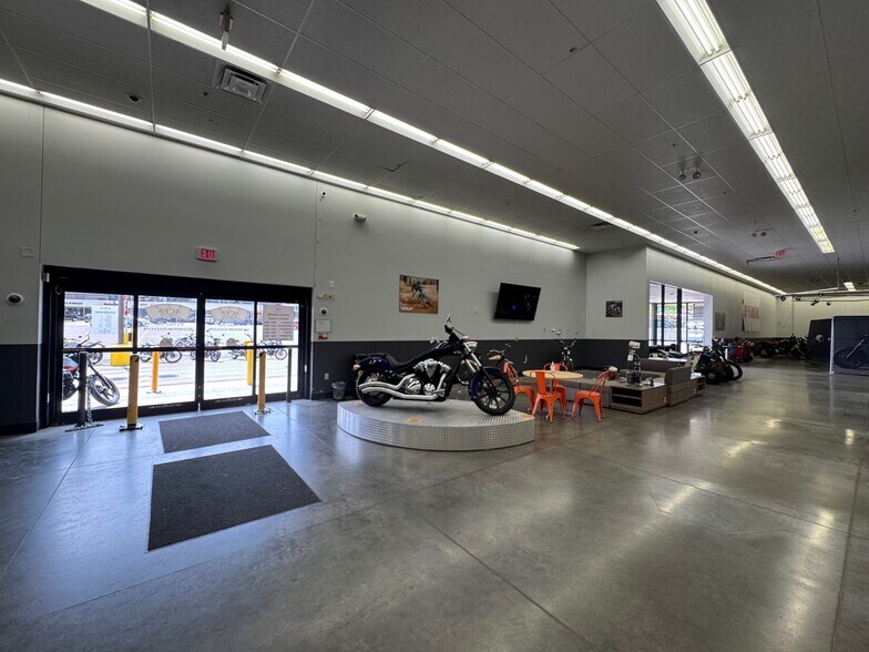 More Photos Of 3615 W Bowles Ave, Littleton Storefront For Lease