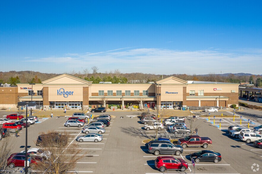 More Photos Of 1010-1038 Glenbrook Way, Hendersonville Unknown For Lease