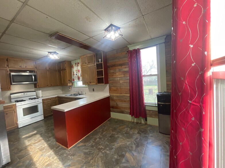 More Photos Of 215 W Main St, Lometa Specialty For Sale