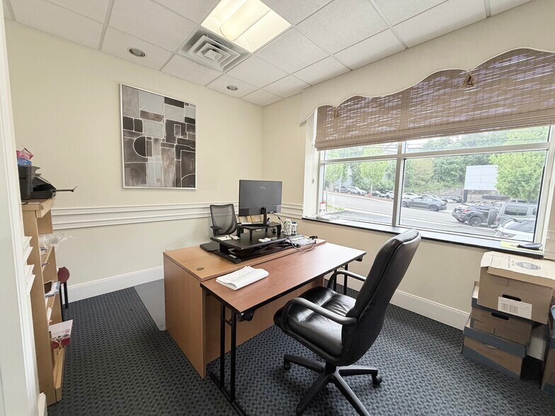 More Photos Of 177 W Putnam Ave, Greenwich Office For Lease