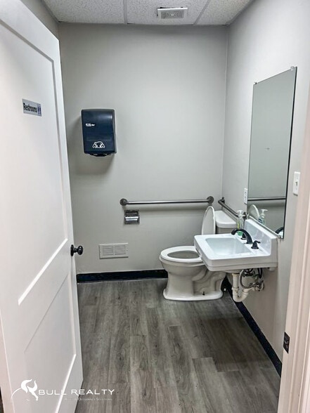 More Photos Of 6667 Vernon Woods Dr, Atlanta Medical For Lease