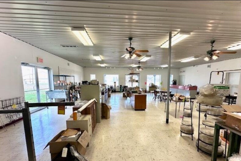 More Photos Of 584-586 S Section St, Sullivan General Retail For Sale