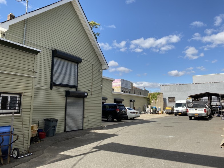 More Photos Of 55 Church St, Staten Island Warehouse For Sale