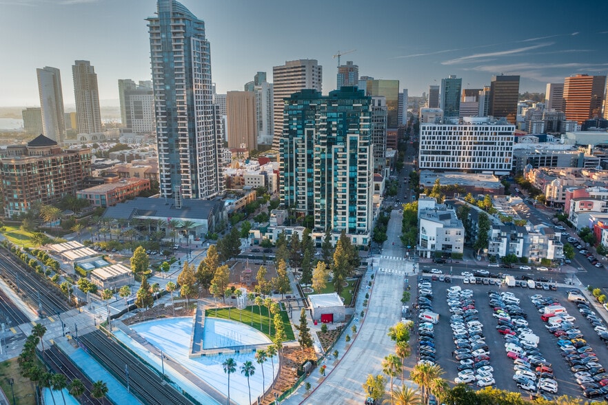 More Photos Of 101 Island, San Diego General Retail For Lease