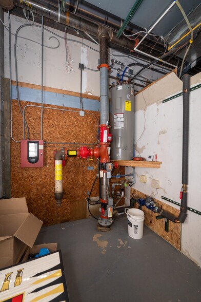 More Photos Of 106 E Smith St, Iron Mountain Distribution For Sale