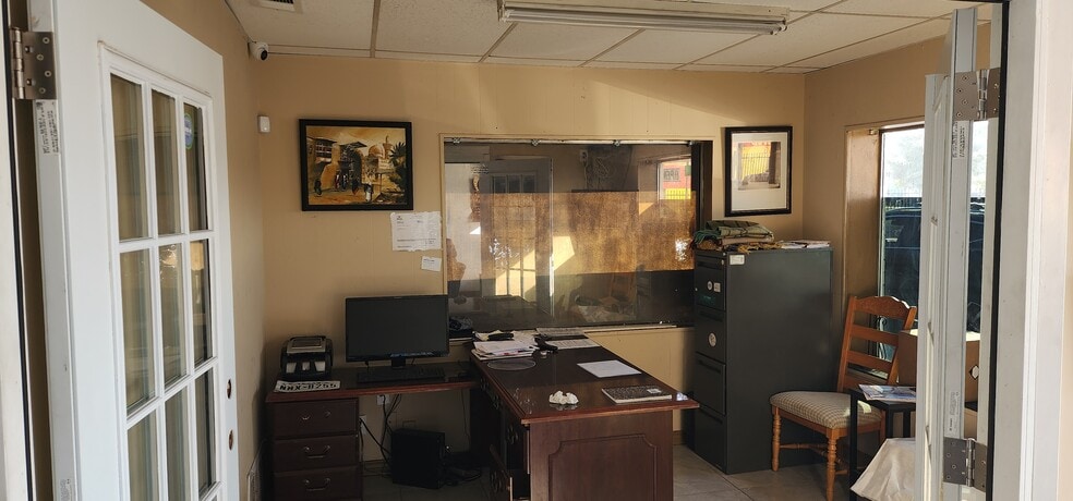 More Photos Of 4427 W Jefferson Blvd, Dallas Freestanding For Sale