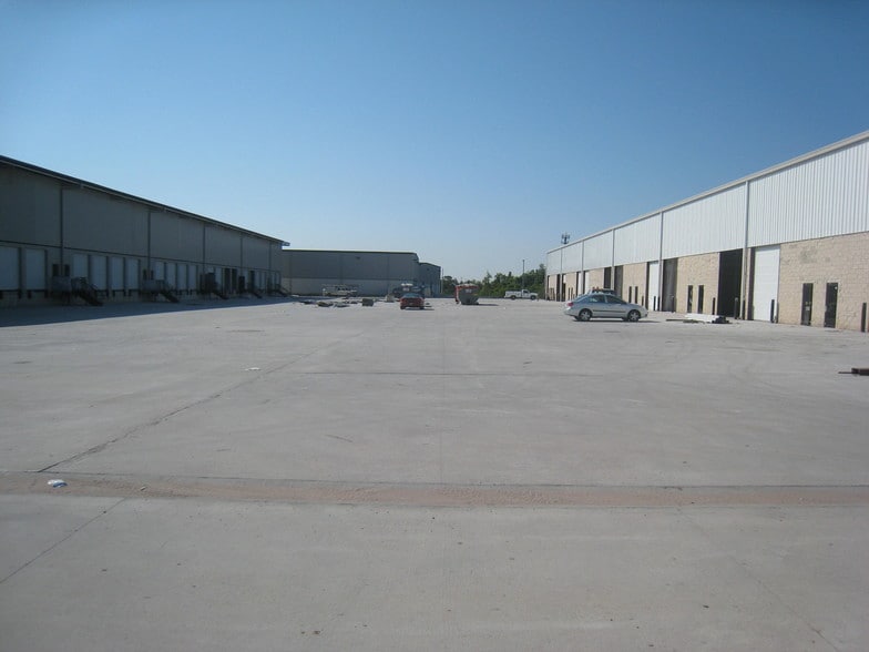 More Photos Of 11334 Boggy Creek Rd, Orlando Warehouse For Lease