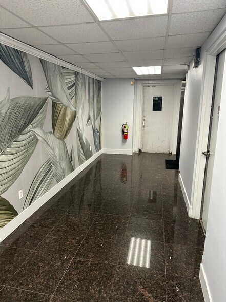 More Photos Of 1570 Old Country Rd, Westbury Office For Lease