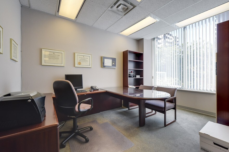 More Photos Of 4885 Kingsway, Burnaby Medical For Lease