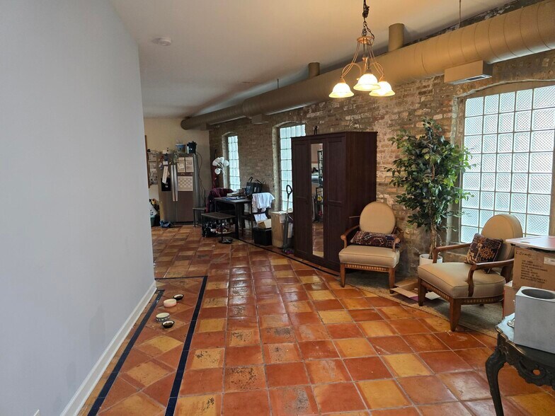 More Photos Of 4263 Lincoln Ave, Chicago Restaurant For Sale