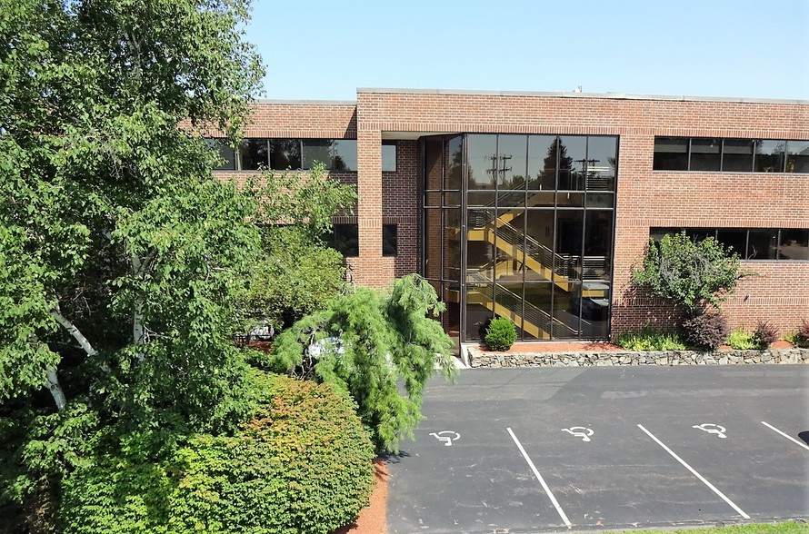 Primary Photo Of 6 Trafalgar Sq, Nashua Office For Lease