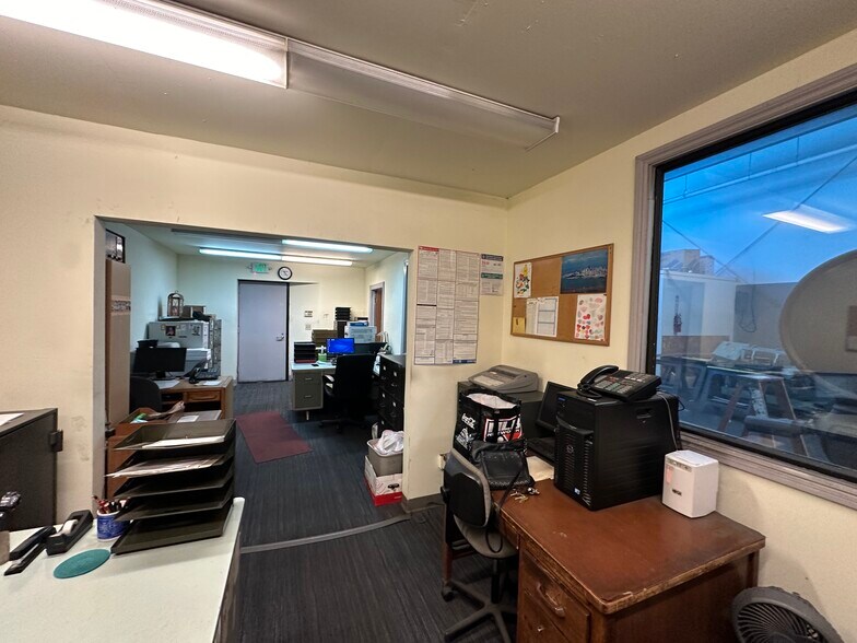 More Photos Of 1433 Yosemite Ave & 1430 Armstrong Ave, San Francisco Manufacturing For Lease